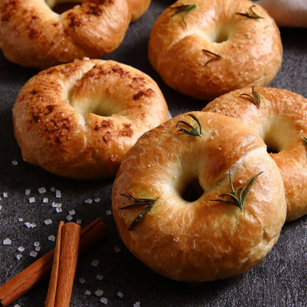 カリもち♪フォカッチャベーグル～ローズマリー＆シナモン～〈手作り