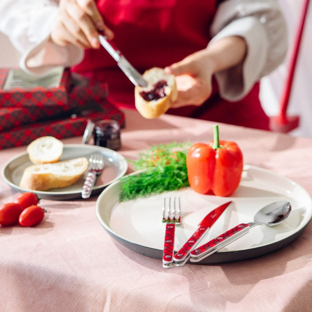 SABRE Bistro レッドチェック アイボリー – ABC Cooking MARKET
